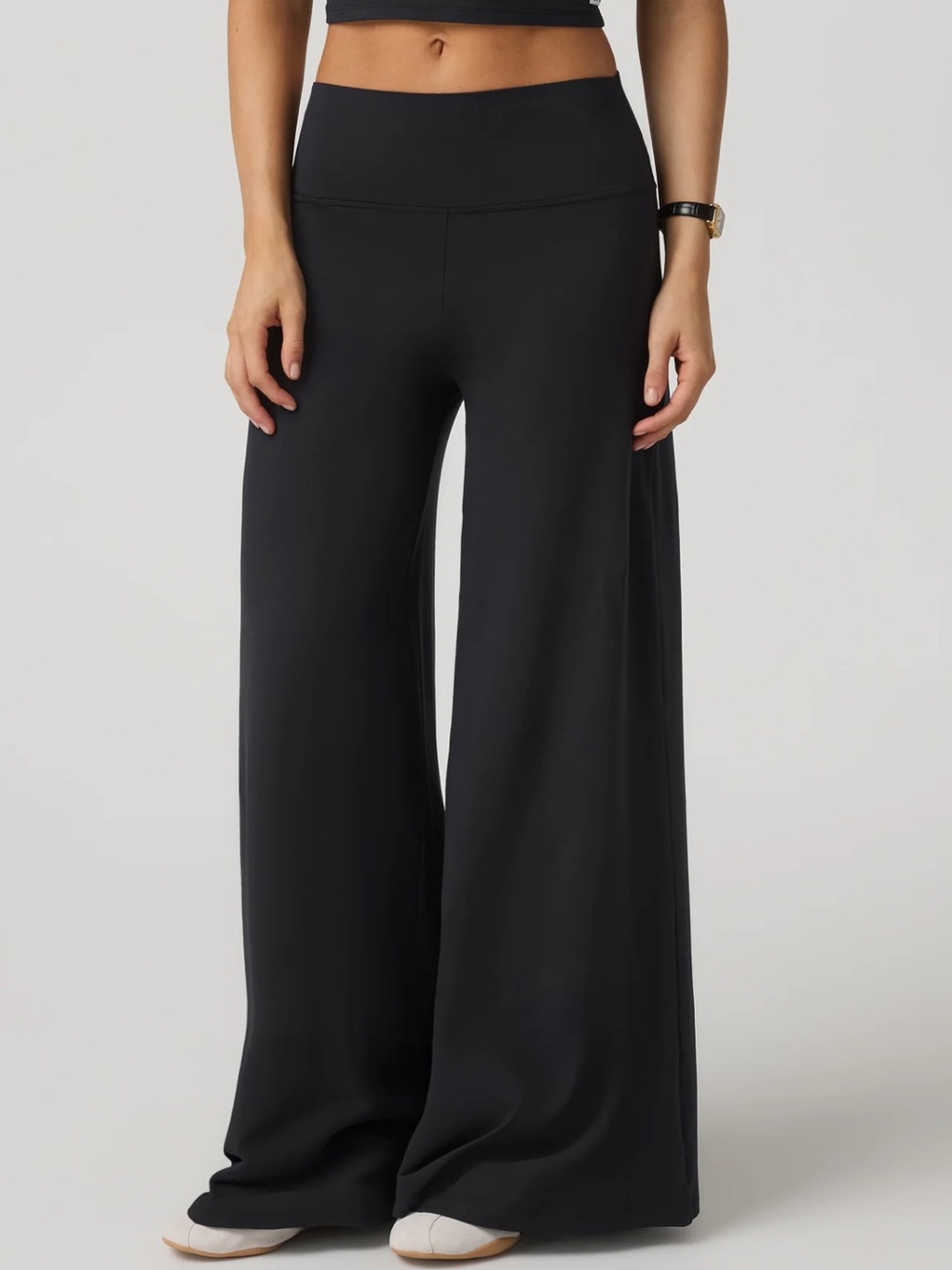 Vuori Women’s Halo Easy Wideleg Pant - Short Solid Black VW6643-S Size XSmall